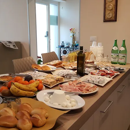 Alojamento de Acomodação e Pequeno-almoço La Terrazza Sul Mare 4*